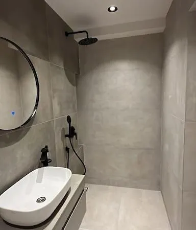 Amber - Brand New Luxury 1 Bedroom Located In The Very Center * וארנה